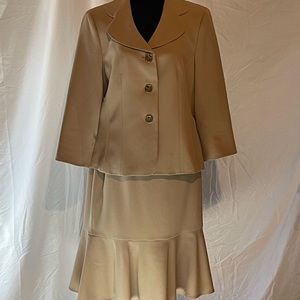 Le Suit skirt set tan size 12